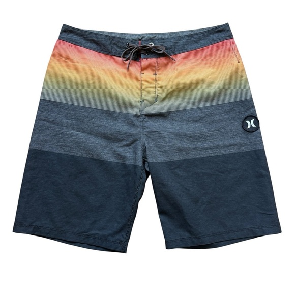 Hurley Men's 9” Valley Sunset Striped Board Shorts Size 30 Multicolor Beachwear - Picture 2 of 6
